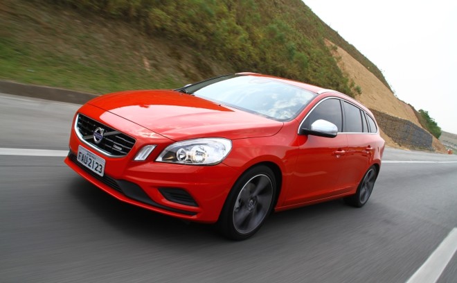 Sportswagon V60 R-Design, base do Racing, é vendida no país desde o ano passado nas versões T5 Comfort, T5 Dynamic e T6 AWD |