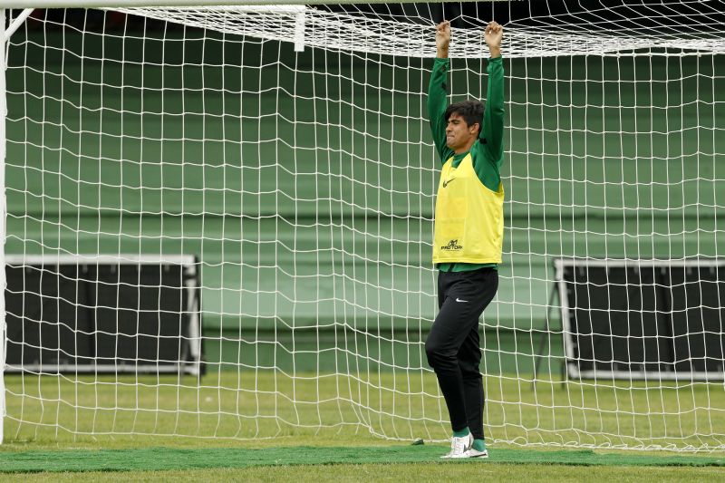 Recém-contratado, o zagueiro Leandro Almeida se firmou na sólida defesa coxa-branca, ao lado de Pereira e Chico, além do goleiro Vanderlei: paredão será obstáculo para o ataque atleticano | Antonio More/ Gazeta do Povo
