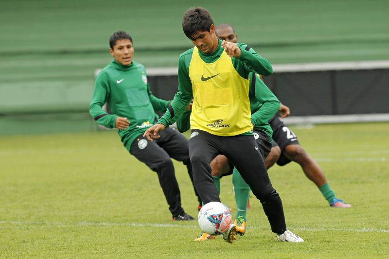Zagueiro Leandro Almeida fará a estreia como titular do Coritiba | Antonio More / Gazeta do Povo