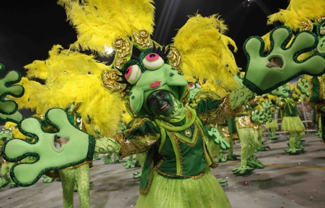 Passista da Mocidade Alegre, na disputa pelo bicampeonato |