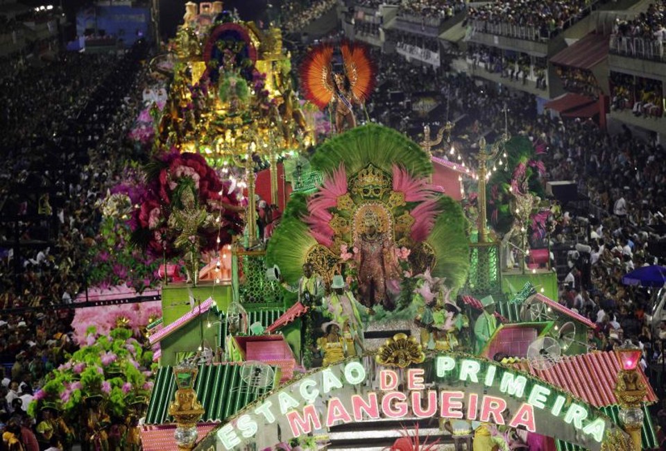 Enredo sobre Cuiabá tingiu o sambódromo de verde e rosa | Ricardo Moraes/Reuters