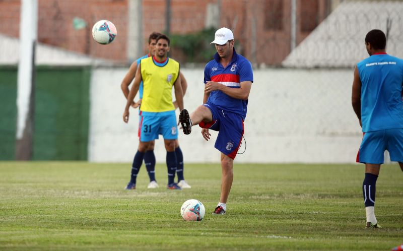 Cianorte, do técnico Paulo Turra, quer chutar a má fase para longe | André Rodrigues / Gazeta do Povo