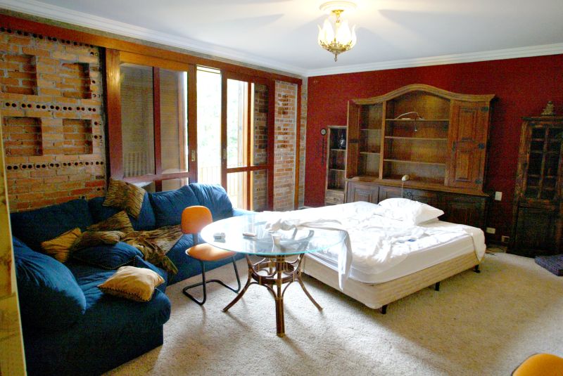 Imóvel tinha suítes luxuosamente decoradas | Anderson Tozato / Tribuna do Paraná