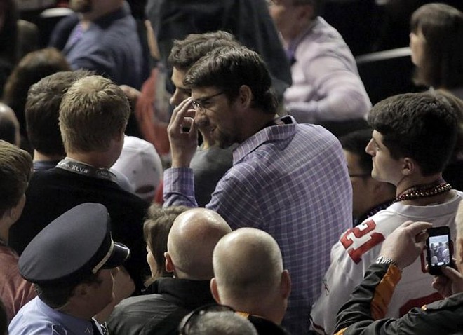 Nadador Michael Phelps, maior campeão olímpico da história, acompanha o Super Bowl no Superdome |