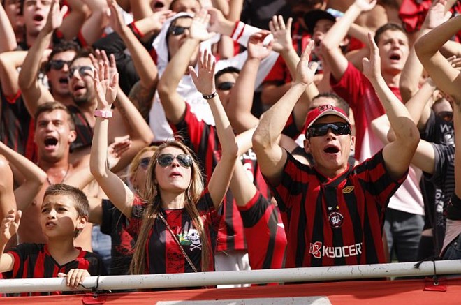 Torcida atleticana no Couto Pereira |