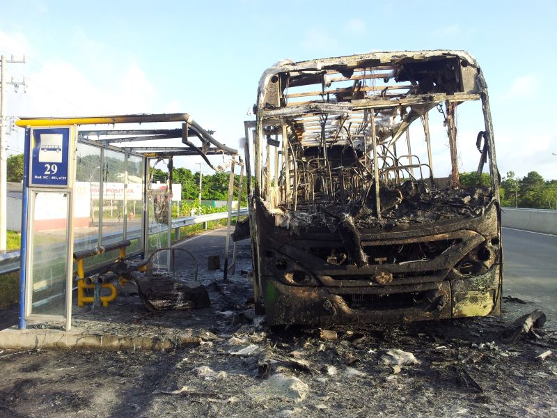 Ônibus incendiado: 13 atentados em menos de 24 horas | Jessé Giotti/ Diário Catarinense