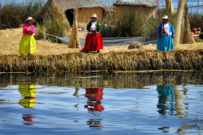 Cores vivas em contraste com o material P&B |