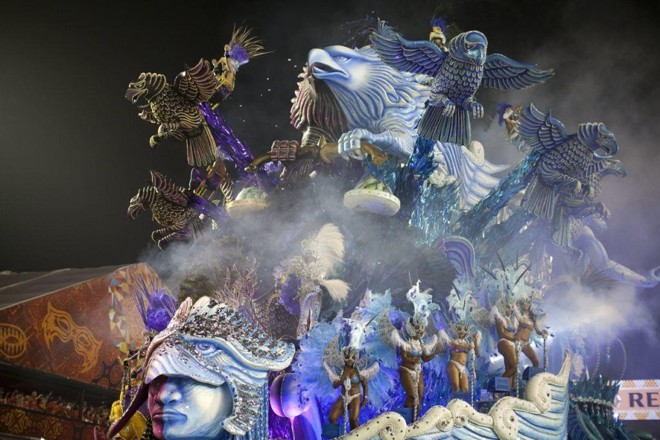 Carro alegórico da Nenê de Vila Matilde |