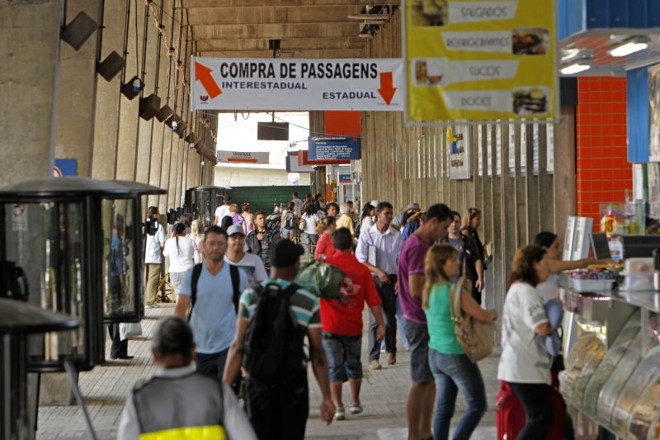 Alterações ocorrem por causa das obras no terminal | Antônio More/ Gazeta do Povo