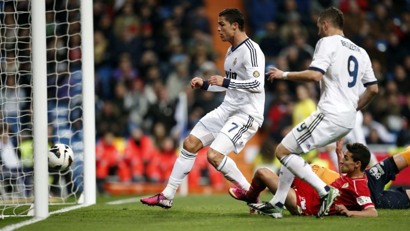 Cristiano Ronaldo balançou as redes três vezes no duelo com o Sevilla | Reuters