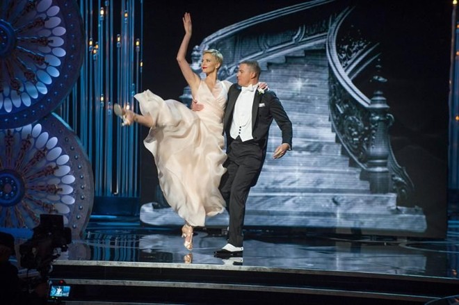 Performance da atriz sul-africana Charlize Theron e o ator Channing Tatum durante a cerimônia do Oscar | 