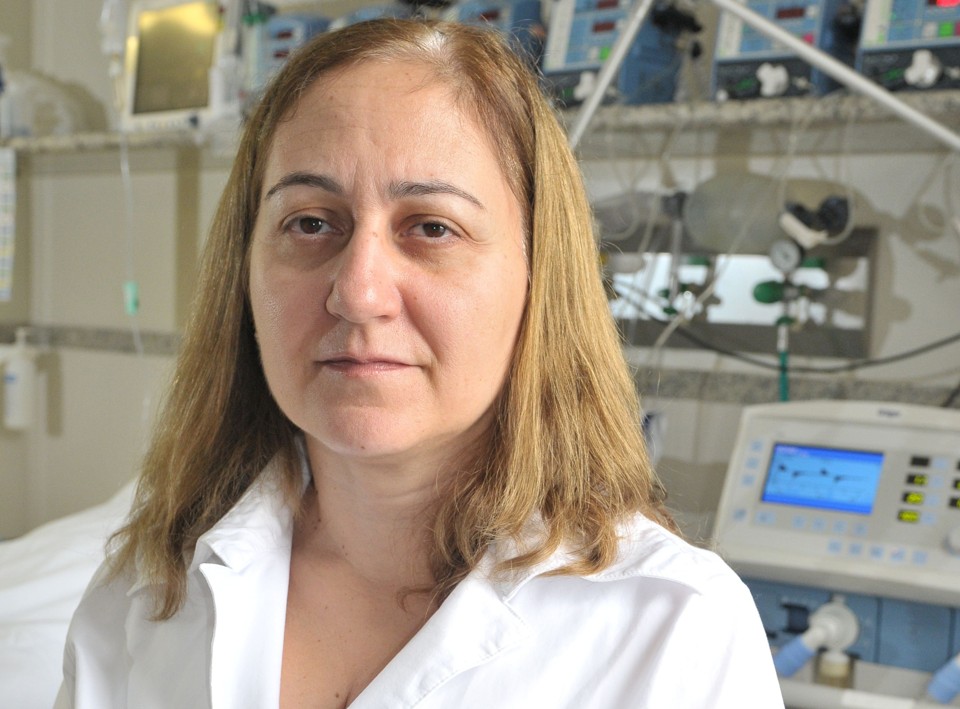 Cíntia: Não é ética a decisão de ficar só nas mãos do médico | Carllos Bozelli/ Gazeta do Povo