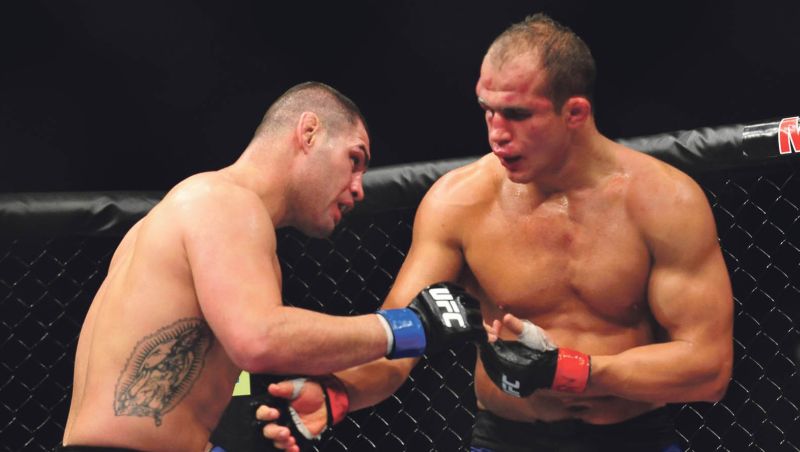 Luta entre o brasileiro Junior Cigano e o americano Cain Velasquez registrou audiência recorde em novembro de 2012 | Divulgação