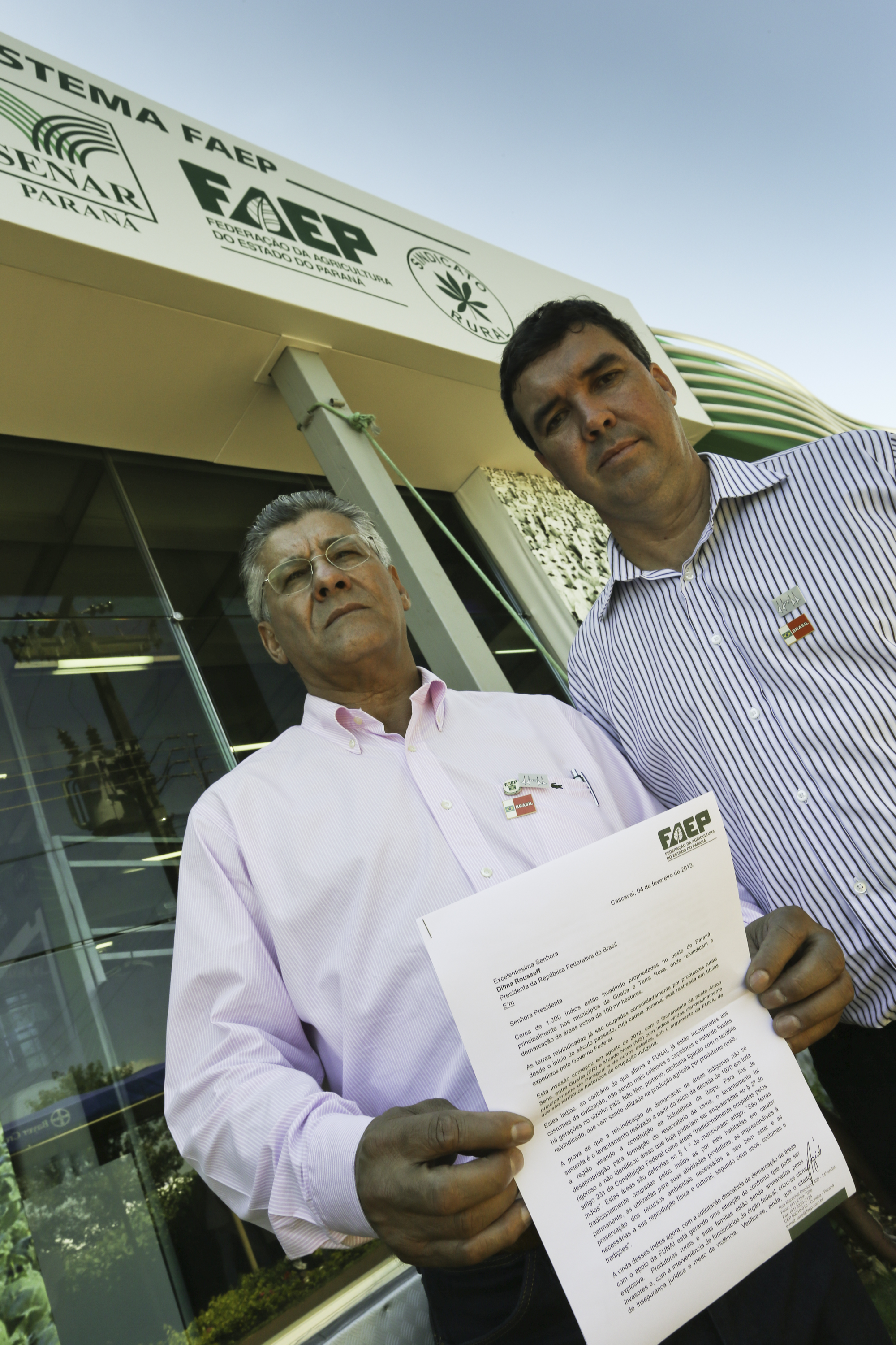 Em nome da Faep, agricultores entregam carta à presidente, pedindo providências contra as supostas invasões de terra promovidas por indígenas | César Machado/Vale Press