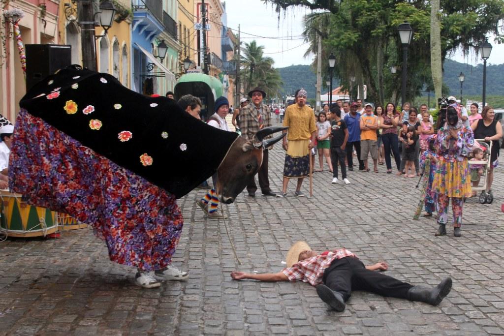 Grupo Mandicuera faz tradicional apresentação do Boi de Mamão em Paranaguá | Walter Alves/Agência de Notícias Gazeta do Povo