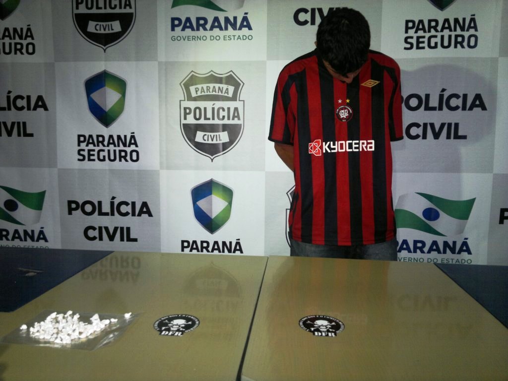 David William de Oliveira Finau foi preso em flagrante tentando esconder 84 pedras de crack na boca | Katna Baran/Gazeta do Povo