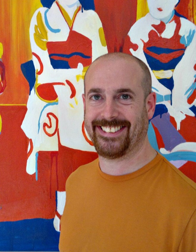 O artista inglês Simon Thompson |