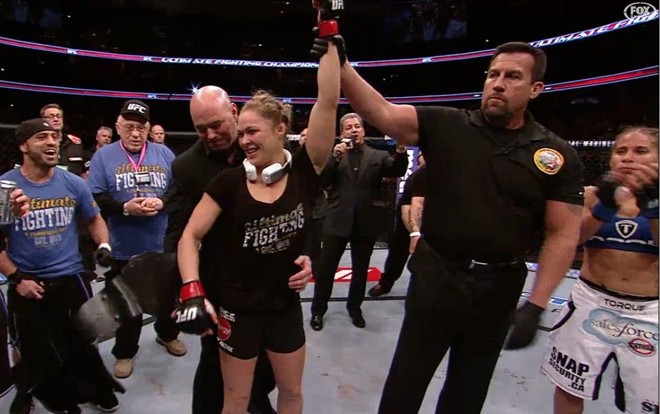 Ronda Rousey venceu a primeira luta feminina do UFC |