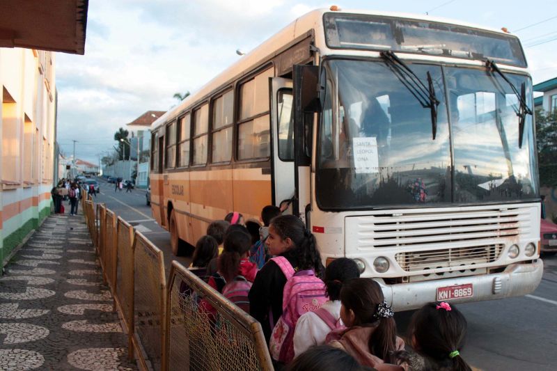 Parado: aulas já voltaram, mas transporte de alunos ainda não | Thiago Terada /Arquivo/ Gazeta do Povo