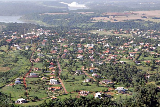Um dos maiores condomínios horizontais da América Latina, o Paraná Country Club tem hoje 940 casas o triplo de três anos atrás e o preço dos lotes disparou | Christian Rizzi/Gazeta do Povo