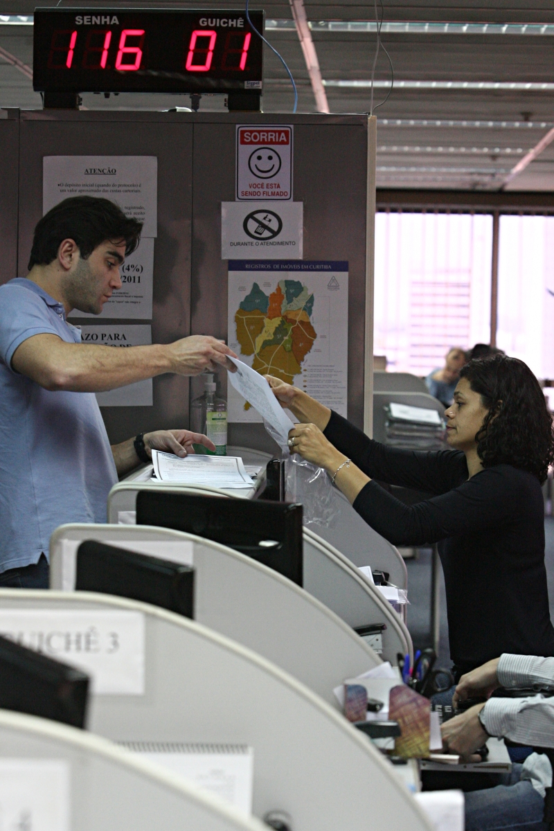 Cartório de registro de imóveis de Curitiba: reajuste das taxas volta a ser debatido em 2013 | Felipe Rosa/ Gazeta do Povo