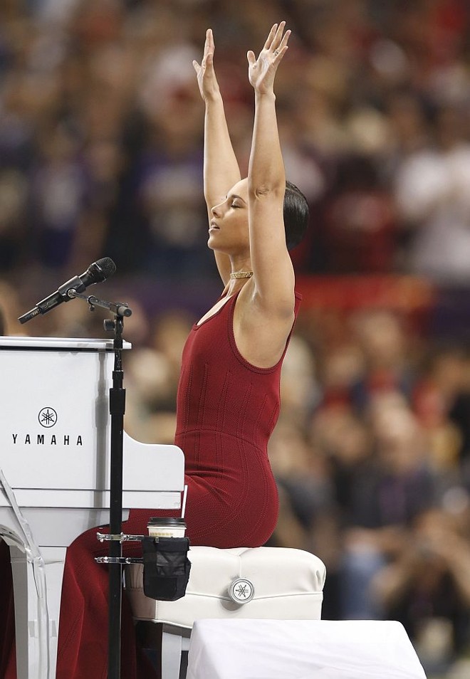 Alicia Keys cantou o Hino Americano no Super Bowl |