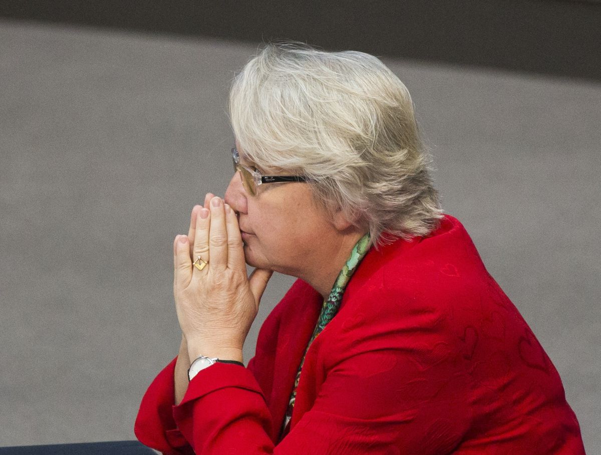 A ministra da Educação da Alemanha, Annette Schavan, renunciou ao cargo após ser acusada de plágio em sua tese de doutorado. | Thomas Peters/Reuters