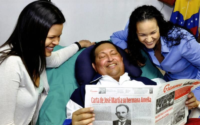 Nas imagens, é possível ver Chávez sorridente e com a cara ligeiramente inchada | EFE/PRENSA DE MIRAFLORES