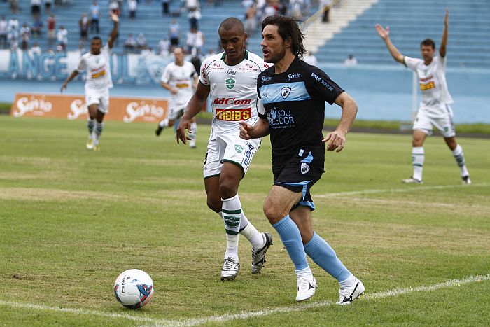 Germano marcou o gol do Londrina, que permitiu o empate do Arapongas | Roberto Custódio / Jornal de Londrina