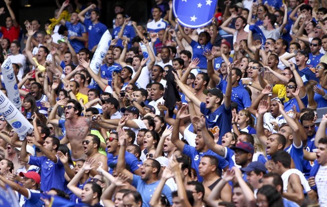 Aquibancadas ficaram lotadas no domingo de clássico no novo Mineirão |