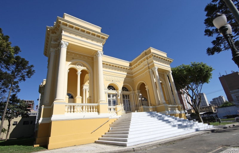 Edifício da Câmara: dentre as 84 supostas irregularidades encontradas pelo TC, há vários casos estranhos | Antônio More/ Gazeta do Povo