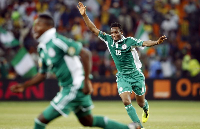 Obi Mikel comemora título nigeriano após apito final | Reuters