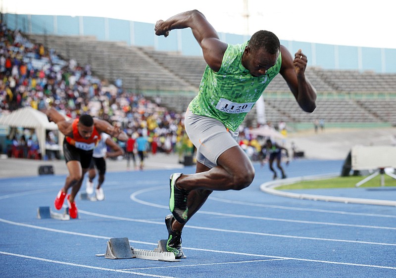 Bolt larga nos 400 metros: homem mais rápido do mundo voltou a disputar a distância após três anos | Gilbert Bellamy / Reuters