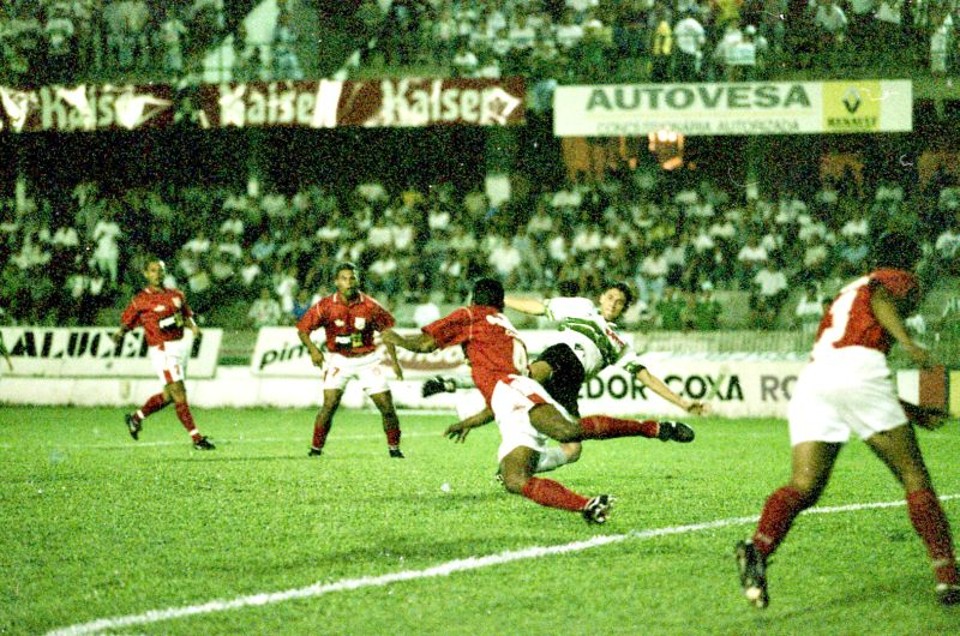 Há quase 16 anos, o Coxa goleava o Leão por 4 a 1 | João Bruschz/ Gazeta do Povo