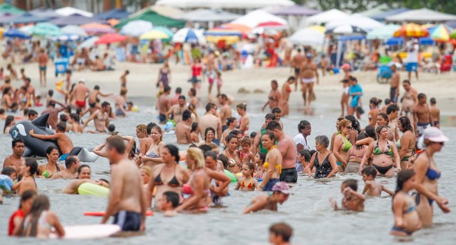 Praias lotadas na manhã do último dia de carnaval |