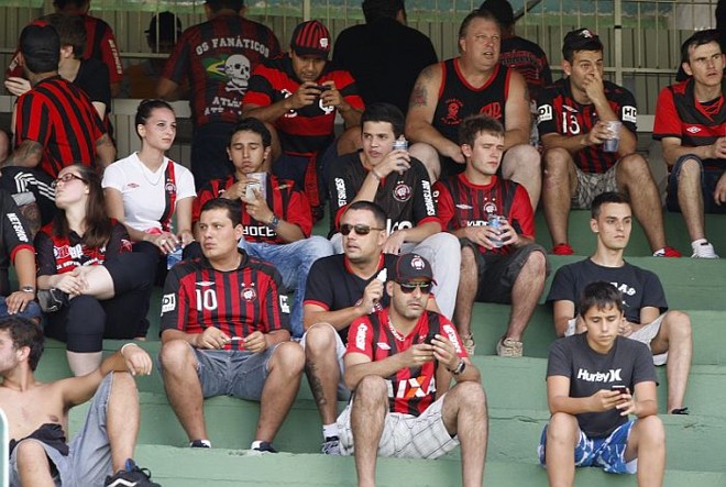 Torcida atleticana no clássico no Couto |
