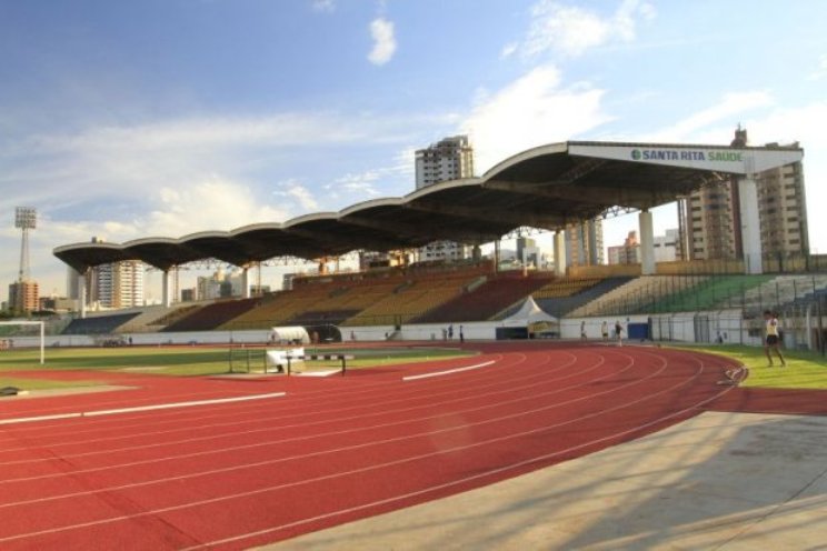 O Estádio Regional Willie Davids faz parte da estrutura maringaense para receber uma seleção em 2014 | Hugo Lemos / Gazeta Maringá