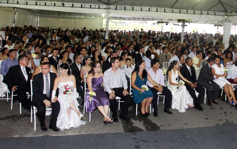 Cerca de 280 casais e seus convidados participaram do casamento civil coletivo | Walter Alves/Gazeta do Povo
