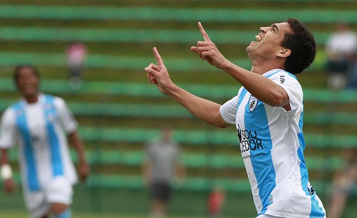 Atacante Neílson, um dos destaques do Londrina no Estadual: torcida está confiante no Tubarão |