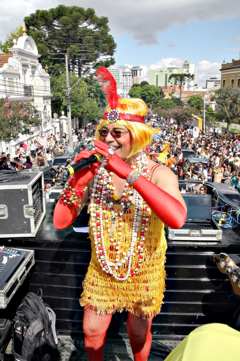 Amanhã, homens vão se vestir como mulheres e vice-versa | André Rodriegues/Gazeta do Povo