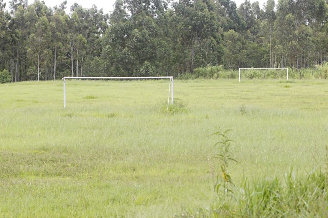 O gramado principal da Vila Olímpica retrata o abandono do CT do Matsubara |