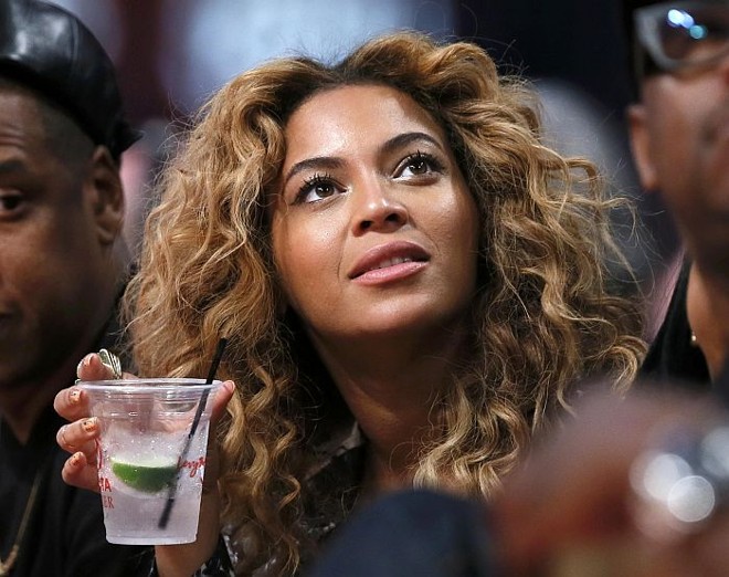 Cantora Beyoncé acompanha a partida do All-Star Game em Houstou | 
