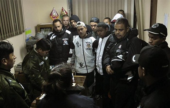 Corintianos detidos em Oruro prestam esclarecimentos à polícia boliviana |