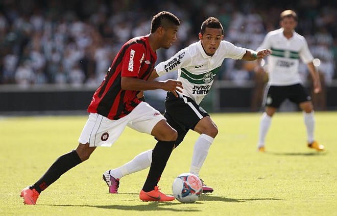 Harrison é marcado por Rafinha no clássico Atletiba | 