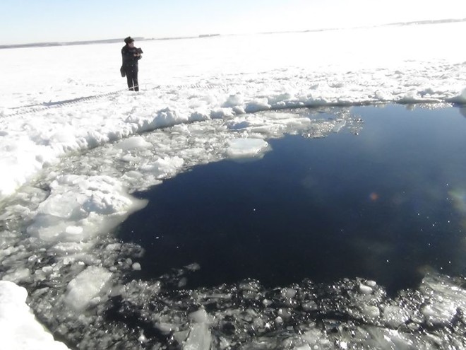 Meteorito caiu na região dos Montes Urais nesta sexta-feira | REUTERS/Chelyabinsk region Interior Ministry