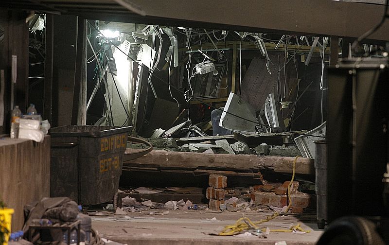 Estragos provocados pela expolosão na sede da Pemex, na Cidade do México | REUTERS/Bernardo Montoya