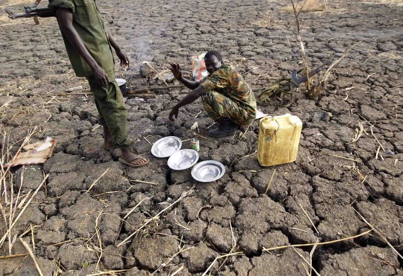 Soldado em Panakuach: escolta não impediu confronto | Goran Tomasevic/Reuters
