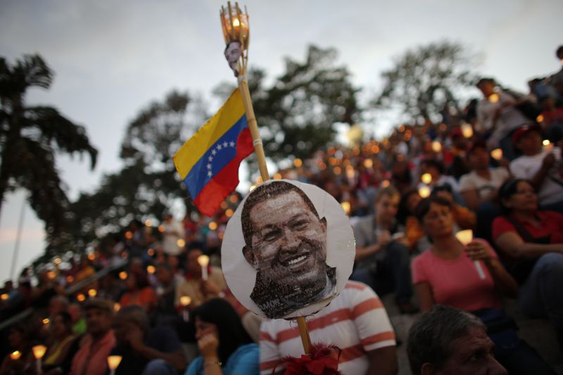 Uma multidão se reuniu para rezar pela saúde de Hugo Chávez em Caracas | Jorge Silva/Reuters