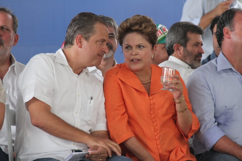 Campos e Dilma: oficialmente, clima do encontro foi amistoso | Clemílson Campos/JC Imagem/Folhapress