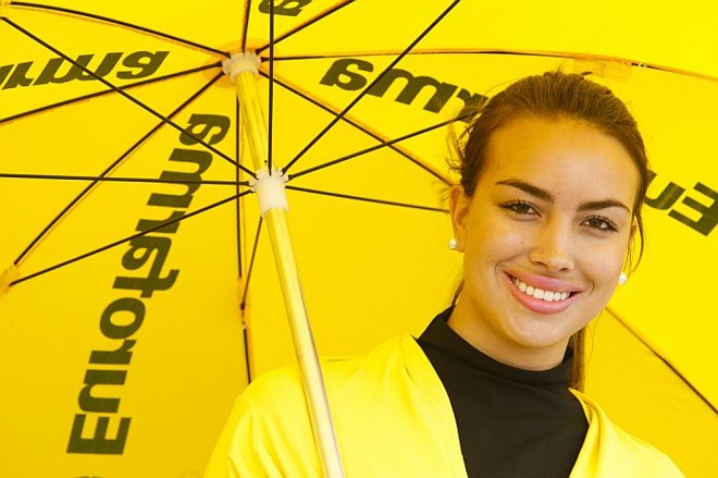 Grid girl durante a prova de Stock Car em Curitiba |
